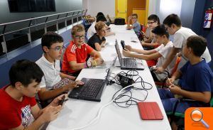 Entre el 16 i el 23 d'abril, inscripcions als tallers de disseny de jocs de rol i laboratori d'Arduino - (foto 2) Entre el 16 i el 23 d'abril, inscripcions als tallers de disseny de jocs de rol i laboratori d'Arduino - (foto 2)