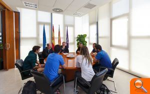 El rector de la UJI recibe a la selección de tenis de la universidad tras ganar el Campeonato Autonómico de Deporte Universitario - (foto 2) El rector de la UJI recibe a la selección de tenis de la universidad tras ganar el Campeonato Autonómico de Deporte Universitario - (foto 2)