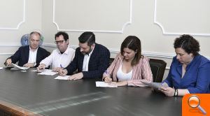 El Ayuntamiento garantiza la convivencia del turismo con la actividad comercial del Mercado Central