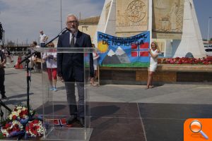 Más de 1.500 noruegos celebran su día nacional por las calles de Torrevieja