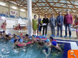 Los alumnos del “Secanet” nadan gratis en la Piscina de La Nucía por tercer curso