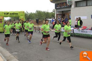 Cerca de 200 mujeres y hombres toman parte en la Cursa contra el Cáncer de Vilafamés - (foto 2)