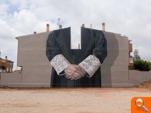 Hyuro amplia el museu a cel obert del TEST amb una intervenció urbana crítica amb la justícia patriarcal - (foto 2) Hyuro amplia el museu a cel obert del TEST amb una intervenció urbana crítica amb la justícia patriarcal - (foto 2)