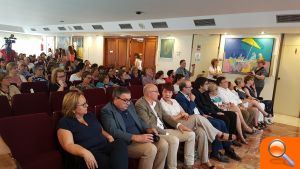 Alzira homenatja els seus professors i mestres que finalitzen la seua trajectòria professional - (foto 2)