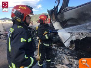 Mor un home en un xoc entre tres camions a Borriol  - (foto 3)