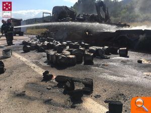 Mor un home en un xoc entre tres camions a Borriol  - (foto 2)