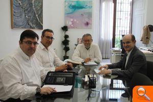 Ramon Vilar explica que l'Ajuntament advoca per col·laborar amb entitats financeres que no siguen necessàriament bancs - (foto 2)