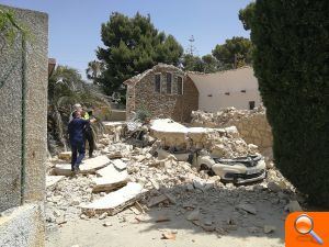 La cubierta y una pared lateral de la Ermita de la Coveta Fumà se han derrumbado