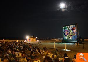 Arranquen les nits de cine de València Turisme amb projeccions en 18 platges durant tot l'estiu