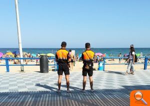 Una treintena de voluntarios de Protección Civil refuerzan el dispositivo de las playas de Alicante - (foto 2) Una treintena de voluntarios de Protección Civil refuerzan el dispositivo de las playas de Alicante - (foto 2)