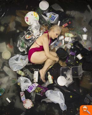 Las Naves inaugura la impactante exposición de denuncia “Fotos pel Canvi” - (foto 4) Las Naves inaugura la impactante exposición de denuncia “Fotos pel Canvi” - (foto 4)