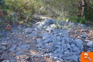 Un enorme vertido ilegal de lodos y basura amenazan el Paisaje Protegido de la Desembocadura del Millars - (foto 5)