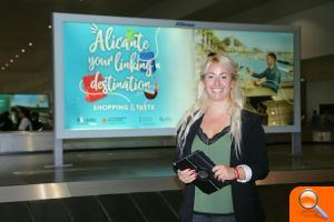 El Ayuntamiento impulsa la imagen de la ciudad a los turistas en el AVE y el aeropuerto  - (foto 3)