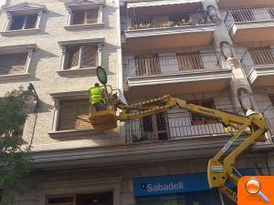 La instal·lació de nous fanals, a la segona fase del carrer Benito Pérez Galdós, dóna forma a la imatge final del carrer - (foto 2)