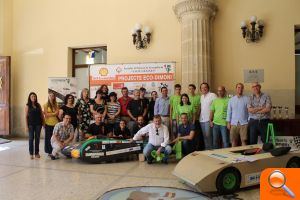 L'alcalde i la corporació municipal reben els exitosos vehicles de l'IES Cotes Baixes - (foto 3)