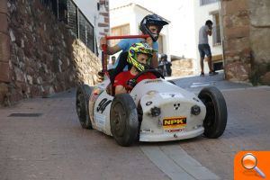 Els 'Cotxes bojos' omplin de color els carrers de Vilafamés  - (foto 2)