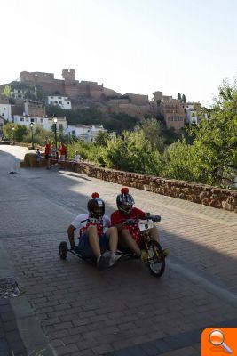 Els 'Cotxes bojos' omplin de color els carrers de Vilafamés  - (foto 3)