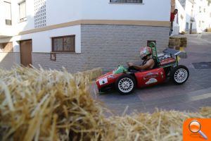 Els 'Cotxes bojos' omplin de color els carrers de Vilafamés  - (foto 4)