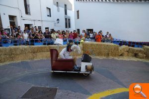 Els 'Cotxes bojos' omplin de color els carrers de Vilafamés  - (foto 5)