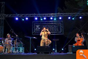 Vora 2.000 persones gaudeixen de les actuacions de Música al Castell  - (foto 3)