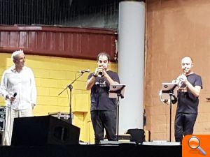 Barreja de música, cultures i ritmes al concert de Spanish Brass i Carles Dénia - (foto 2) Barreja de música, cultures i ritmes al concert de Spanish Brass i Carles Dénia - (foto 2)