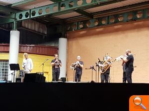 Barreja de música, cultures i ritmes al concert de Spanish Brass i Carles Dénia - (foto 4) Barreja de música, cultures i ritmes al concert de Spanish Brass i Carles Dénia - (foto 4)