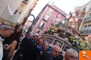 El alcalde de Alicante preside la Procesión en honor a la Patrona, la Virgen del Remedio, y hace de costalero - (foto 4) El alcalde de Alicante preside la Procesión en honor a la Patrona, la Virgen del Remedio, y hace de costalero - (foto 4)