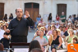 Benilloba omple la plaça de l’Omet per al Concert de Festes 2018 - (foto 2)