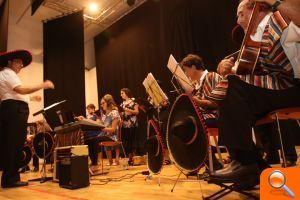 Benilloba omple la plaça de l’Omet per al Concert de Festes 2018 - (foto 6)