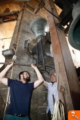 Los campaneros del Miguelete aprietan los tornillos de las campanas siguiendo la costumbre medieval del “repret” de San Lorenzo - (foto 4)