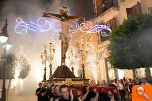 La "passejà" del Cristo rinde homenaje al clavario José Luís Fernández