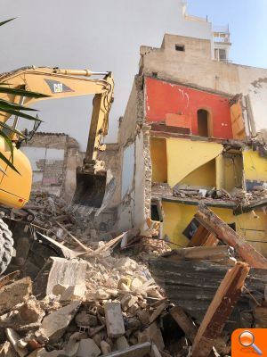 Avanzan los trabajos de demolición del conjunto de casas en ruina sitas entre el Paseo Sant Pere y la carretera Nacional - (foto 2)