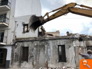Avanzan los trabajos de demolición del conjunto de casas en ruina sitas entre el Paseo Sant Pere y la carretera Nacional - (foto 3)