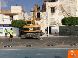 Avanzan los trabajos de demolición del conjunto de casas en ruina sitas entre el Paseo Sant Pere y la carretera Nacional - (foto 4)