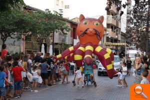 Els carrers d’Alaquàs s’omplen al pas de la tradicional cavalcada de les Festes Majors - (foto 3) Els carrers d’Alaquàs s’omplen al pas de la tradicional cavalcada de les Festes Majors - (foto 3)