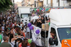 Els carrers d’Alaquàs s’omplen al pas de la tradicional cavalcada de les Festes Majors - (foto 4) Els carrers d’Alaquàs s’omplen al pas de la tradicional cavalcada de les Festes Majors - (foto 4)