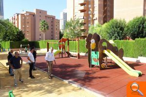 El Ayuntamiento invierte 60.000 euros en la reforma de las zonas infantil y deportiva de La Cala