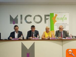 Barceló ensalza 'la labor impagable de profesionales y personas cuidadoras de quienes sufren Alzheimer'