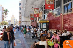 La música de “El Cifu” vuelve a dinamizar la renovada imagen y funcionamiento del Mercat Municipal - (foto 2) La música de “El Cifu” vuelve a dinamizar la renovada imagen y funcionamiento del Mercat Municipal - (foto 2)