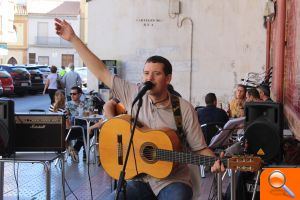 La música de “El Cifu” vuelve a dinamizar la renovada imagen y funcionamiento del Mercat Municipal - (foto 3) La música de “El Cifu” vuelve a dinamizar la renovada imagen y funcionamiento del Mercat Municipal - (foto 3)