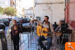 La música de “El Cifu” vuelve a dinamizar la renovada imagen y funcionamiento del Mercat Municipal - (foto 4) La música de “El Cifu” vuelve a dinamizar la renovada imagen y funcionamiento del Mercat Municipal - (foto 4)