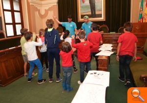 Filles i fills del personal municipal utilitzen el servei de ‘ludoteca’ del Saló de Plens - (foto 2) Filles i fills del personal municipal utilitzen el servei de ‘ludoteca’ del Saló de Plens - (foto 2)