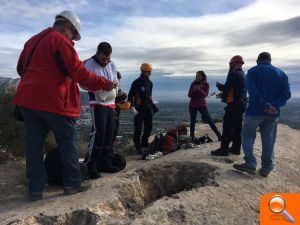 Patrimonio Histórico busca posibles inscripciones antiguas y limpia la Alcazaba del Castillo de Orihuela