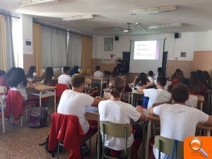 La Policía Local inicia las clases de prevención de la violencia de género en los centros escolares