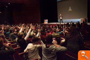 Arkano i Sònia Cervantes visiten Catarroja per a conscienciar contra l’assetjament i la violència