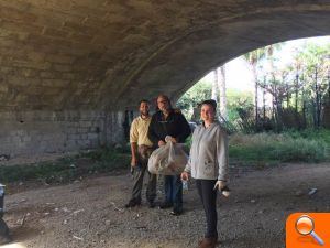 Plàstics i botelles de vidre centren les extraccions de residus del riu Algar - (foto 2) Plàstics i botelles de vidre centren les extraccions de residus del riu Algar - (foto 2)