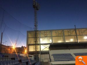 El PP pide a Granel que explique por qué mantiene a oscuras parte del campo de fútbol del San Fernando