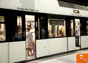 FGV completa la adecuación del espacio reservado en los trenes de Metrovalencia para los viajeros que utilizan silla de ruedas