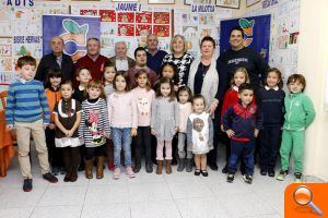 Todos los colegios de Puçol han participado este año en el diseño de postales para «Dolç Nadal»