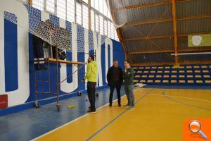 El Ayuntamiento de la Vall d'Uixó instala 500 asientos en las gradas del Polideportivo Municipal